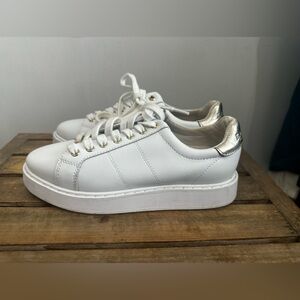 ✨RALPH LAUREN SIZE 7 GENTLY USED PLATFORM GOLD EMBELLISHMENTS✨